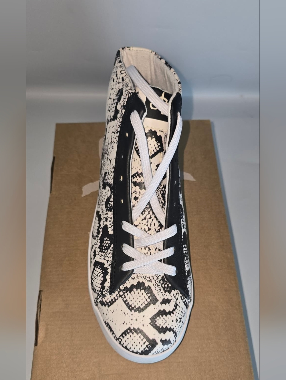 OTBT HOLOGRAM High Top Sneakers - Black - US 7 - Picture 7 of 9
